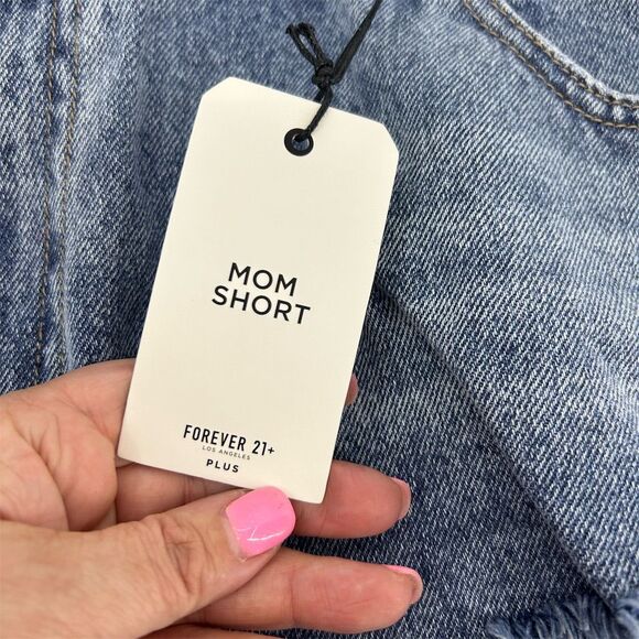 FOREVER 21 Women's High Rise Denim Shorts Distressed Frayed Hem Size 20 NWT - Picture 3 of 12